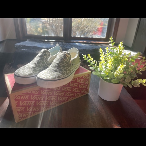 Sage green VANS with hearts 💚💚💚 - Picture 6 of 10